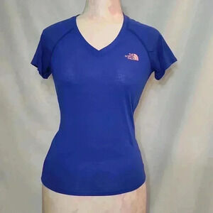 NWOT The North Face Short Sleeve Vneck Tshirt